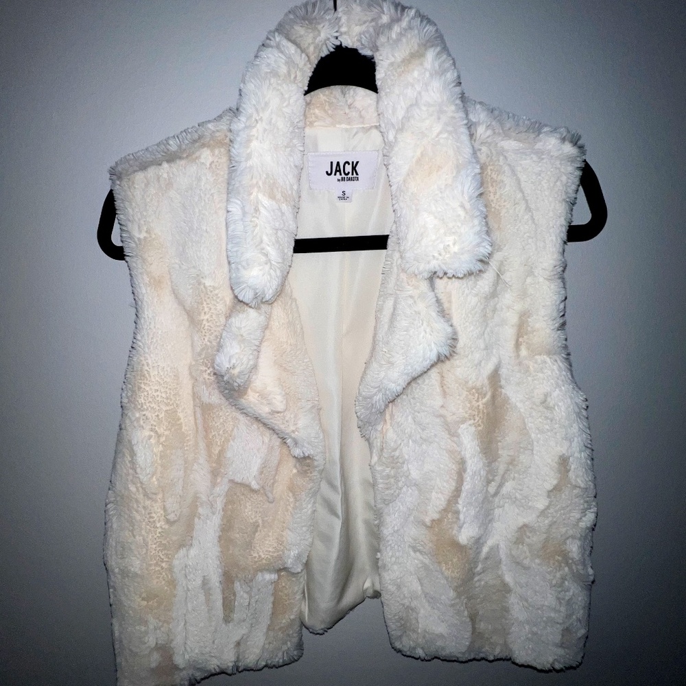 BB Dakota: Faux Fur Vest